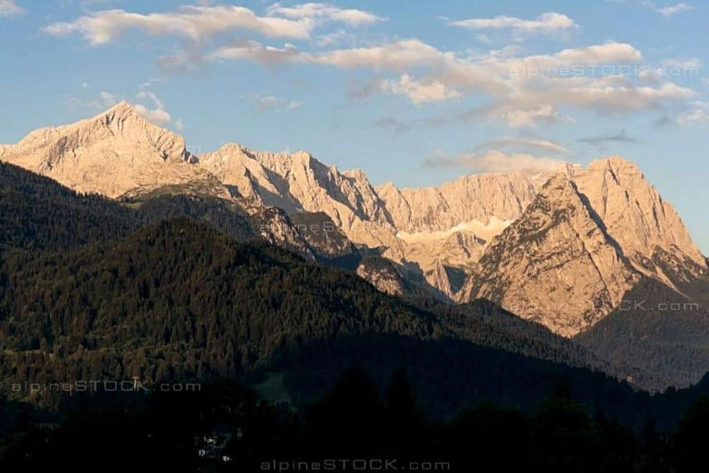Zentral, Ruhig & Stilvoll Mit Bergpanorama+ Garten Garmisch-Partenkirchen Exterior photo
